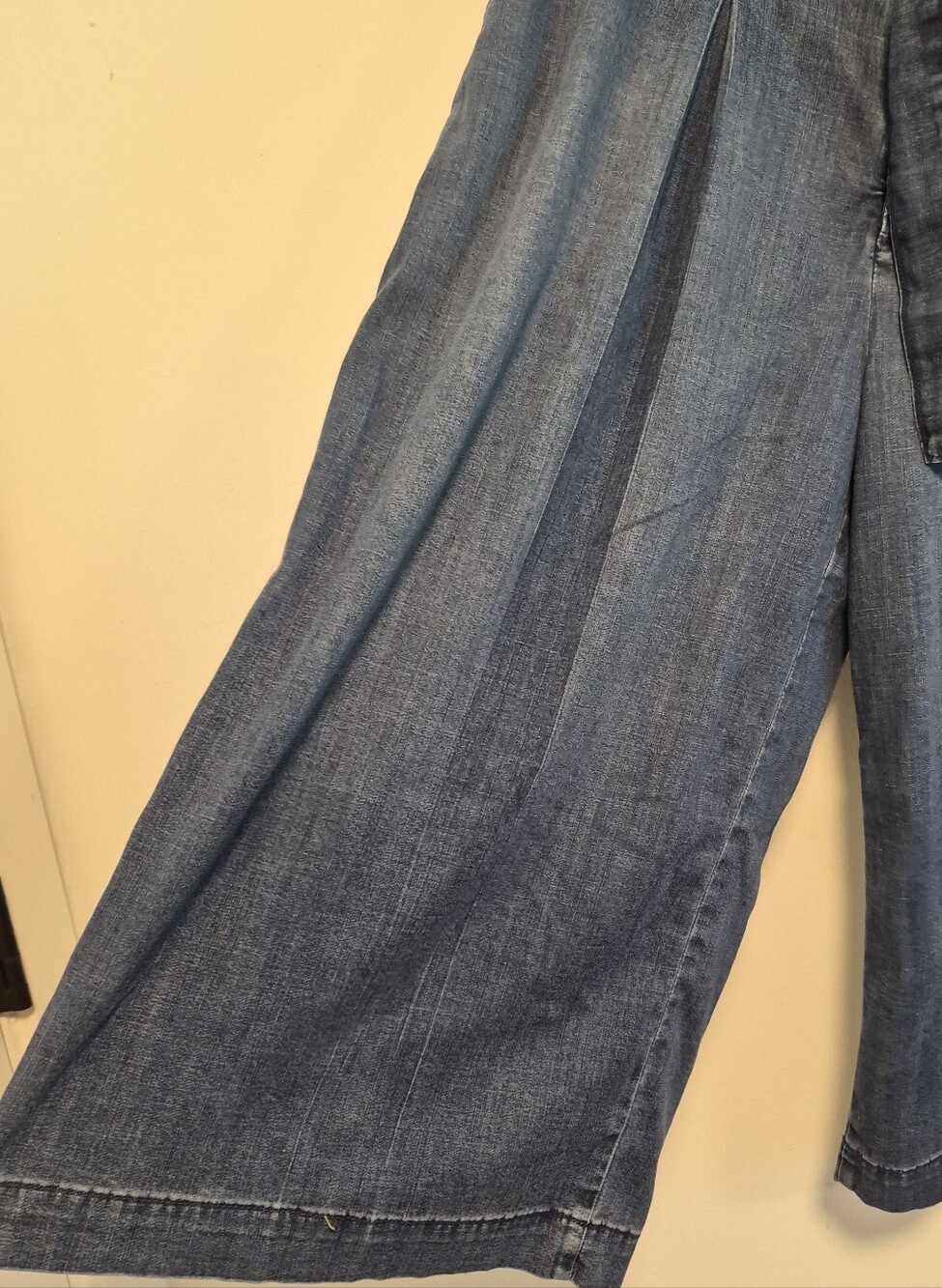 WHBM Pleated Denim Culottes Jorts Wide Leg Trousers Belted Blue Women's Sz 10 - Picture 6 of 13